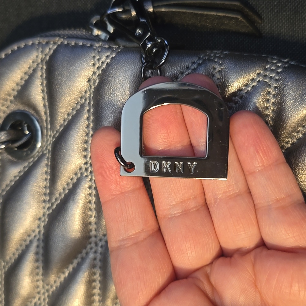 Dkny Lara Rounded Medium Chain Strap - Picture 8 of 11